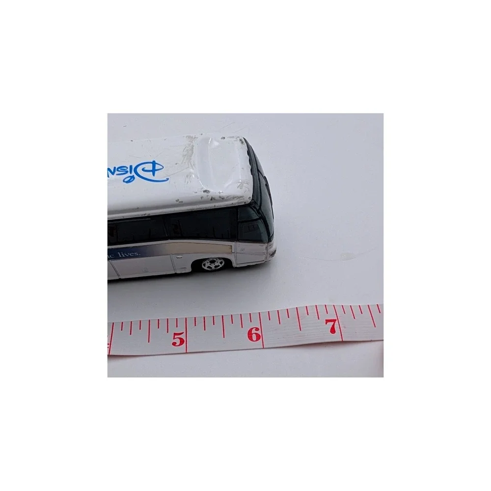 Disney Parks Matchbox Bus 1999 Motor Coach Industries Diecast White 6.5in